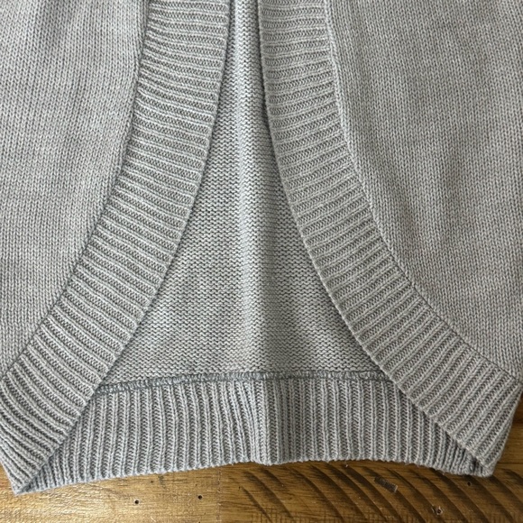 Grey Knitted Short Sleeve Cartigan - Picture 7 of 8